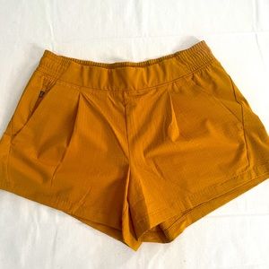 Athleta Textured Brooklyn Short